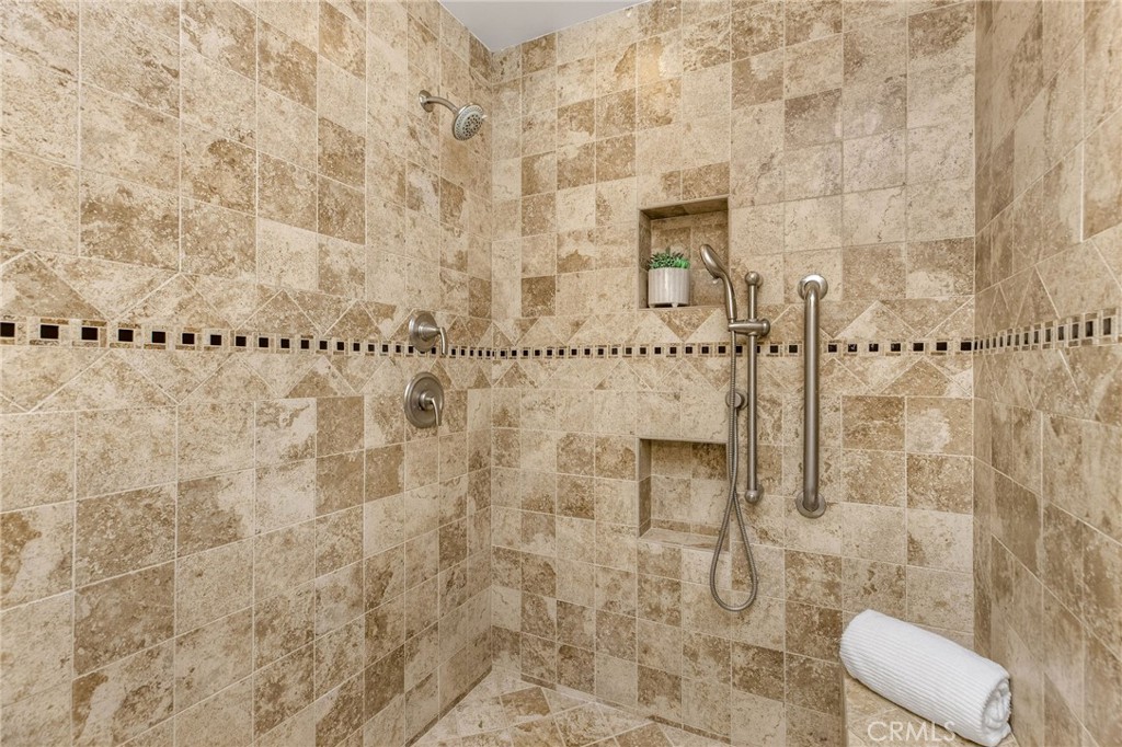 5216 Yarmouth Avenue 105 Property Photo 20