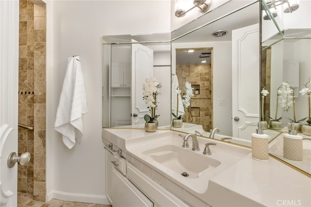 5216 Yarmouth Avenue 105 Property Photo 21
