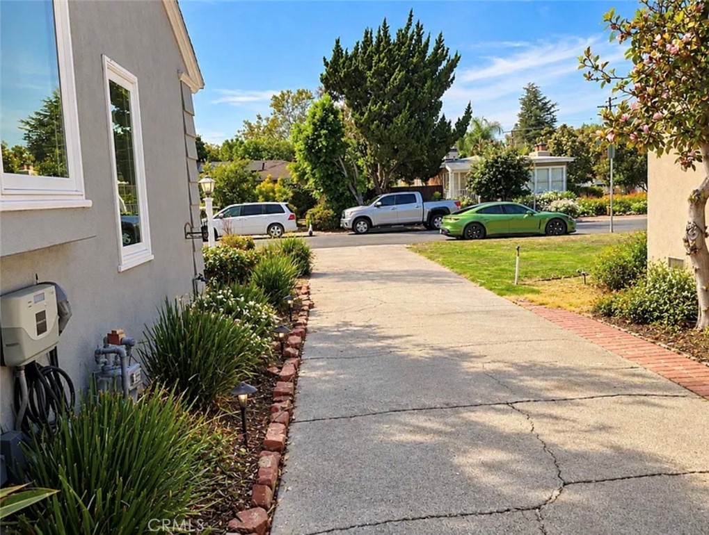 6548 Colbath Property Photo 3