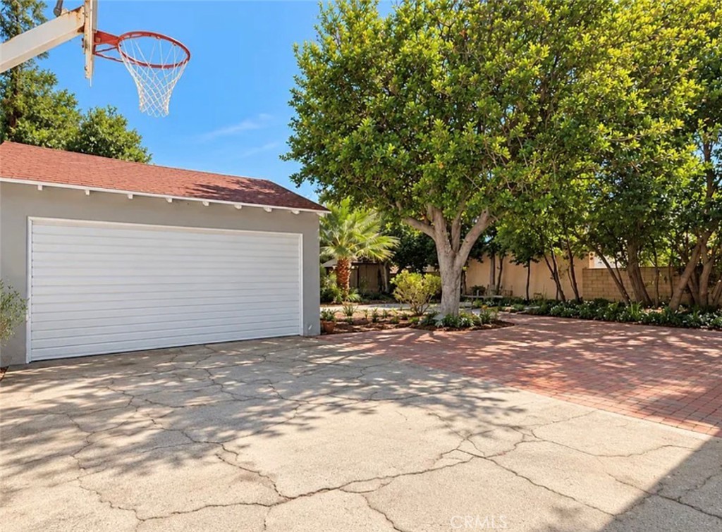 6548 Colbath Property Photo 24