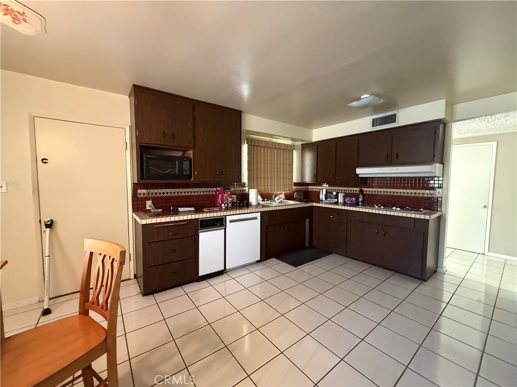 18609 Knapp Property Photo 18