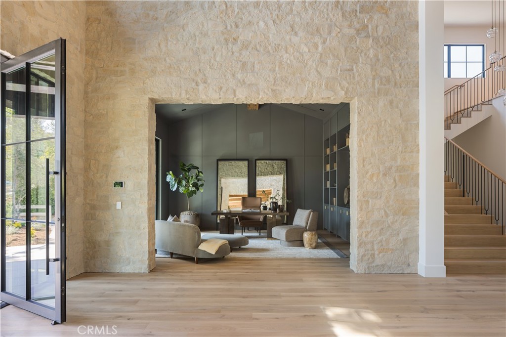 24341 Rolling View Road Property Photo 11