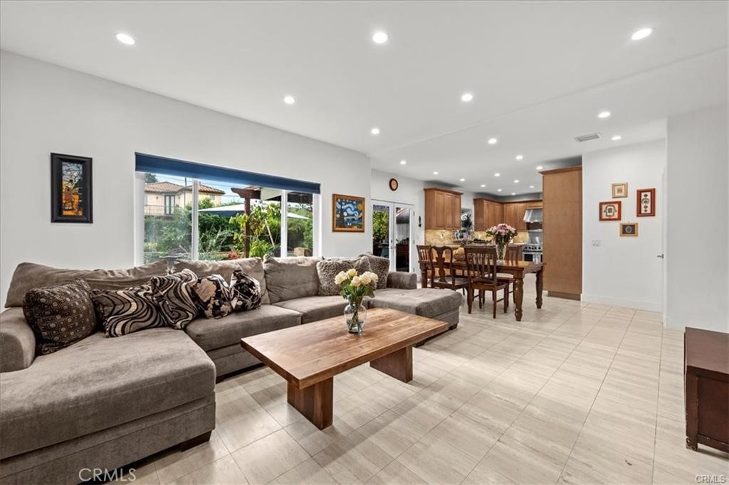 14916 Hesby Property Photo 5