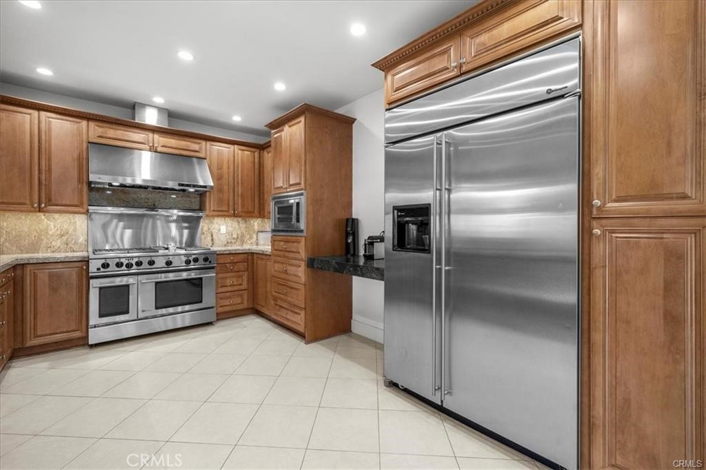 14916 Hesby Property Photo 8