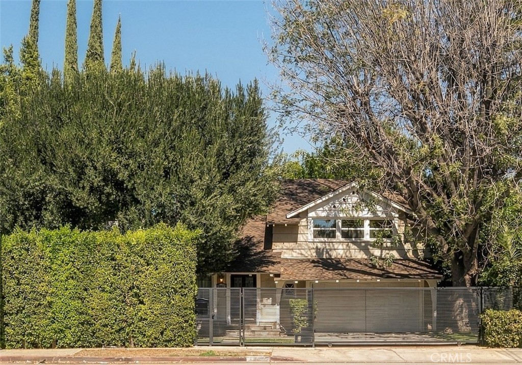 13047 Magnolia Boulevard Property Photo 1