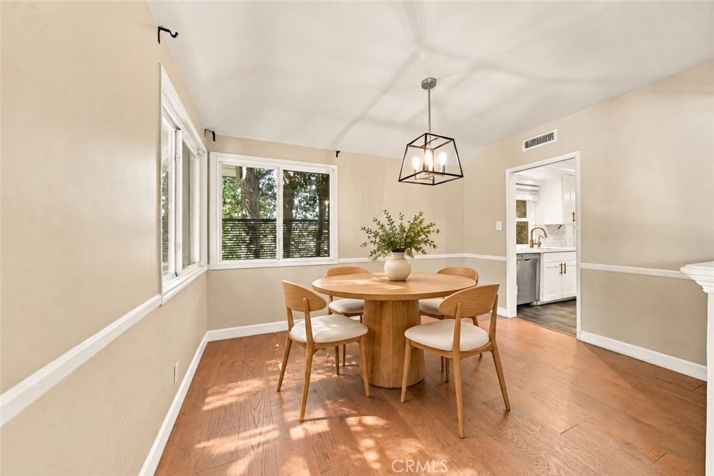 13047 Magnolia Boulevard Property Photo 11