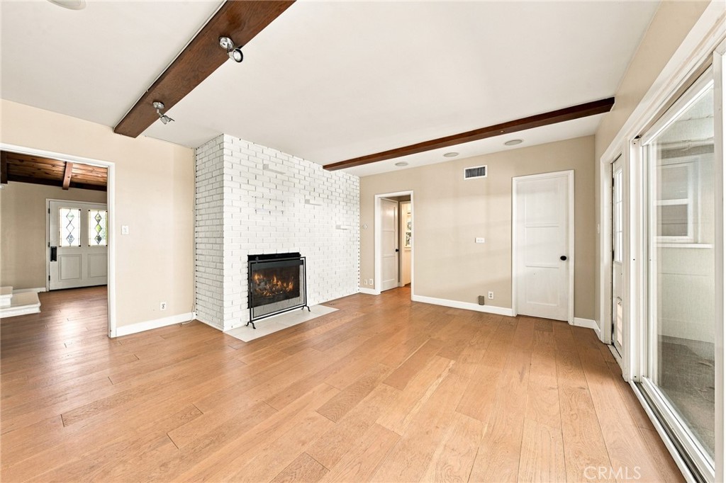 13047 Magnolia Boulevard Property Photo 19