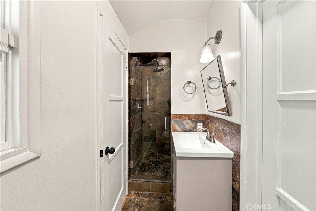 13047 Magnolia Boulevard Property Photo 32