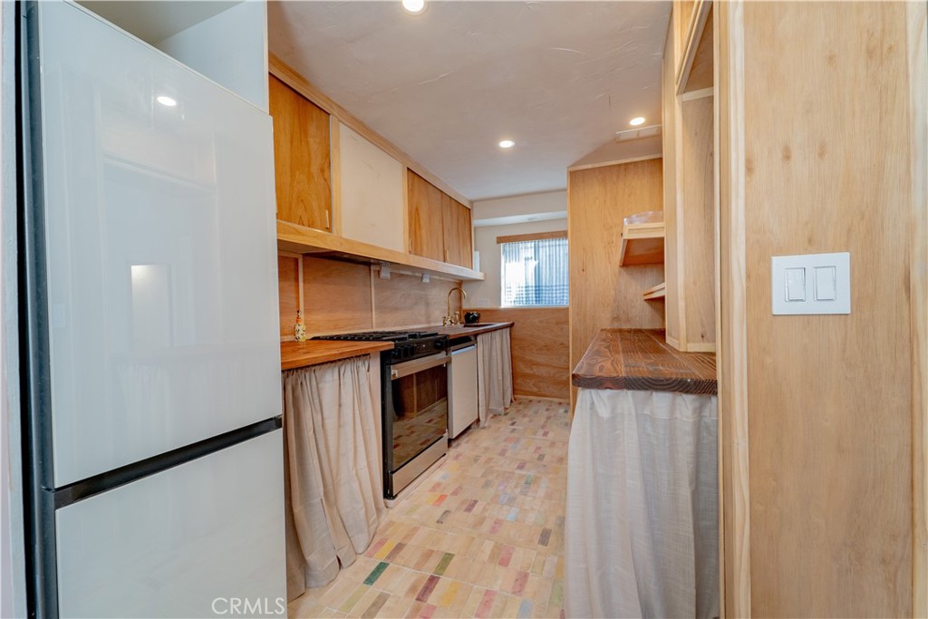 8516 Cadillac Avenue 8 Property Photo 6