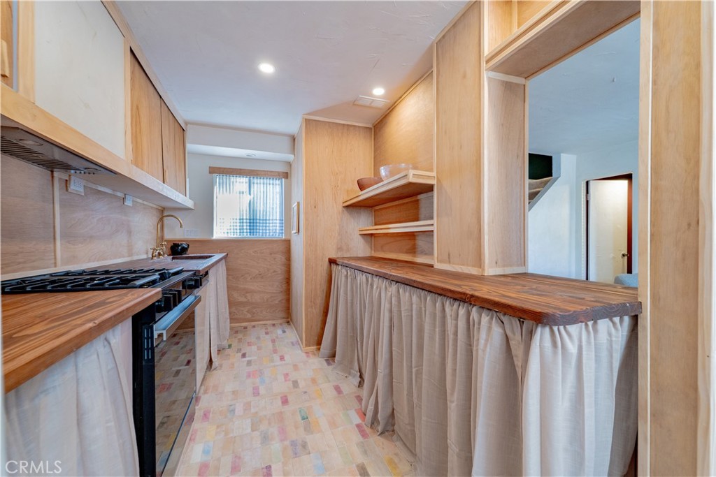 8516 Cadillac Avenue 8 Property Photo 7