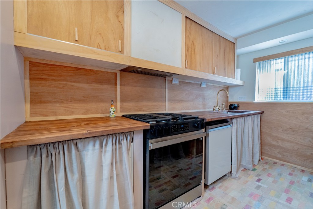 8516 Cadillac Avenue 8 Property Photo 8