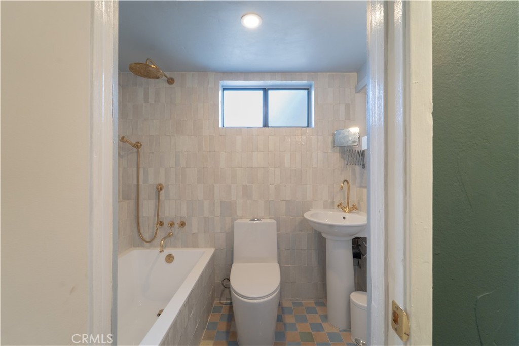 8516 Cadillac Avenue 8 Property Photo 16