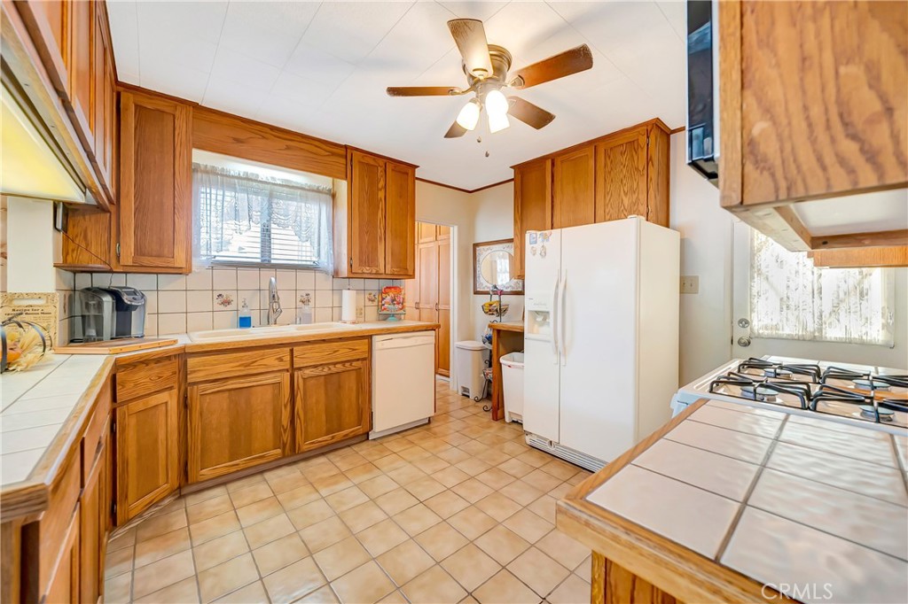 2561 W Avenue K Property Photo 11