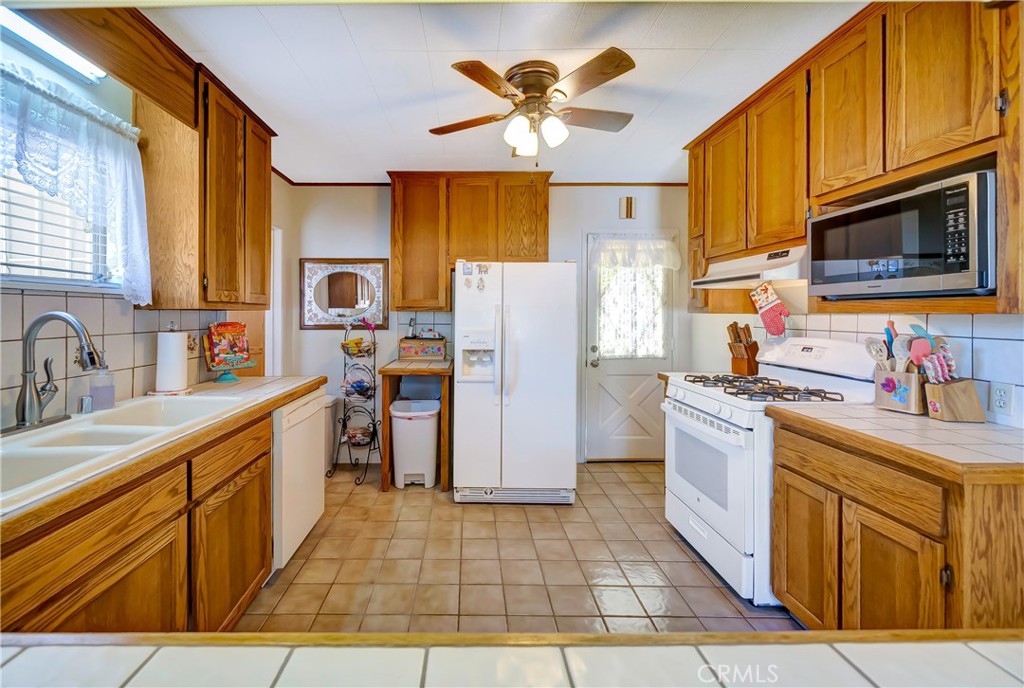 2561 W Avenue K Property Photo 13