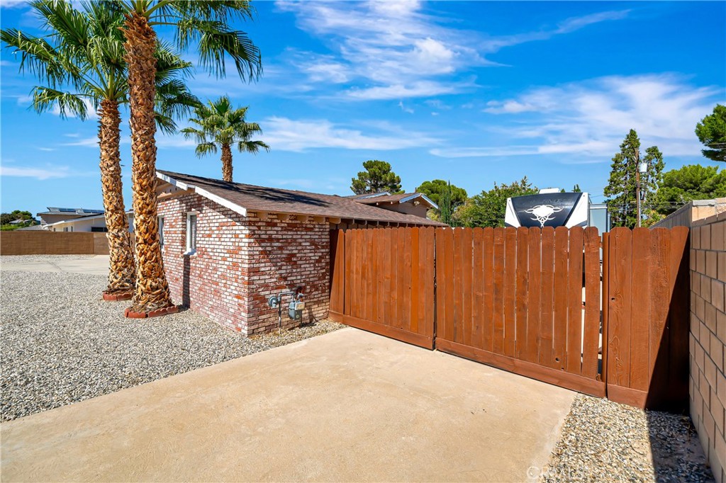 2561 W Avenue K Property Photo 65