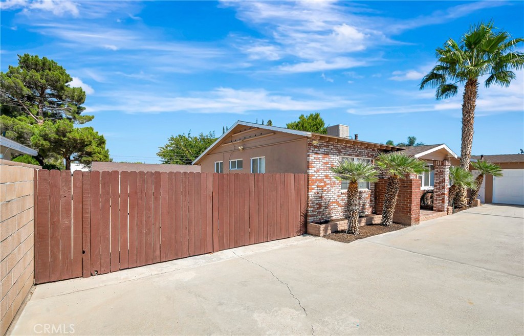 2561 W Avenue K Property Photo 68