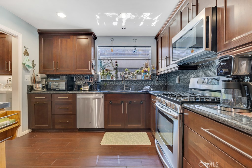 6646 Berquist Property Photo 9