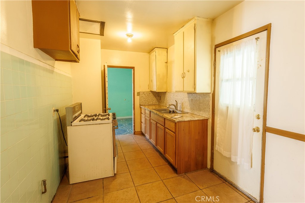 11465 Amboy Ave. Property Photo 2