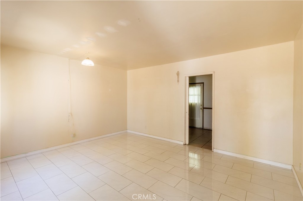 11465 Amboy Ave. Property Photo 3