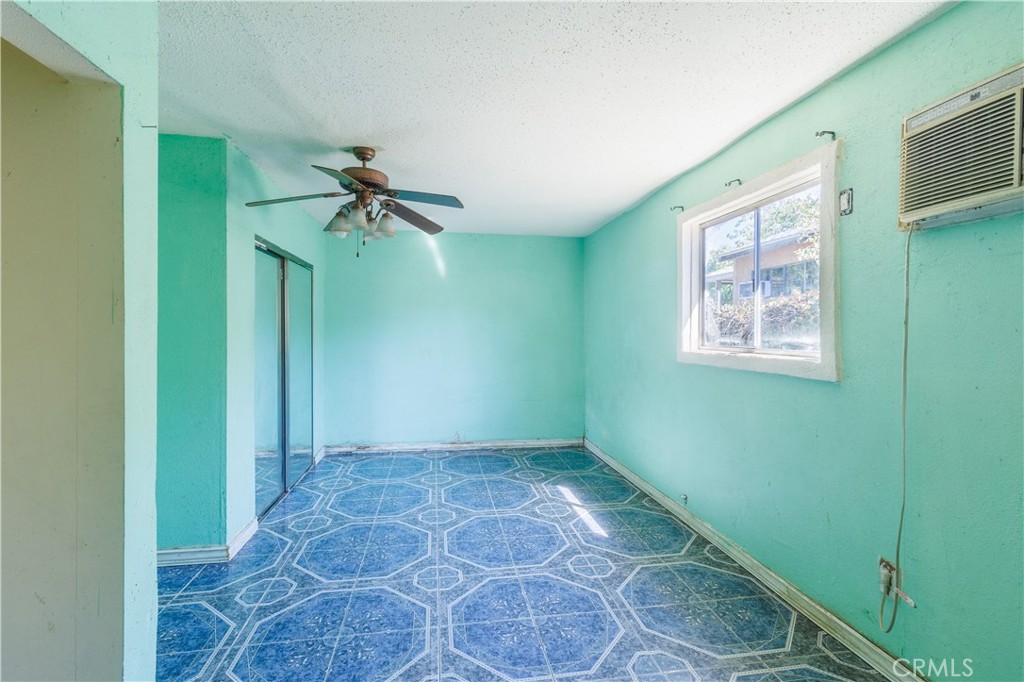 11465 Amboy Ave. Property Photo 4