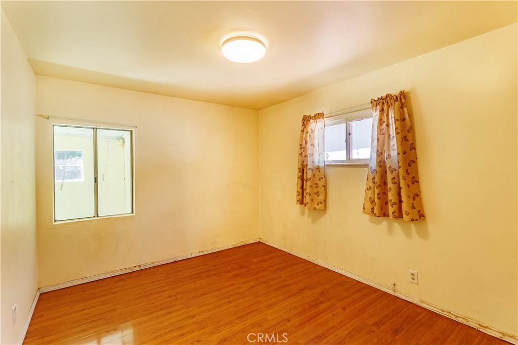11465 Amboy Ave. Property Photo 5