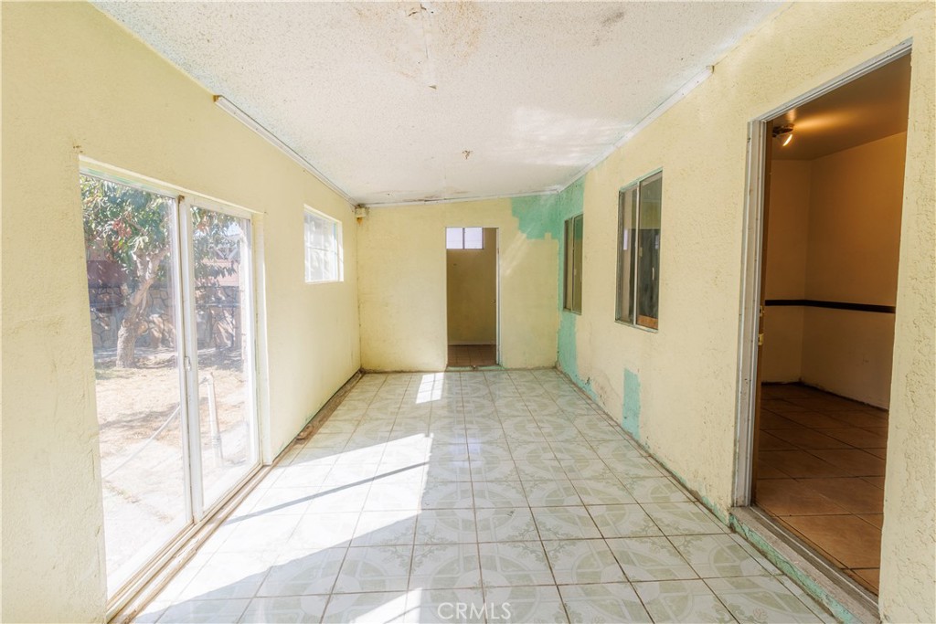 11465 Amboy Ave. Property Photo 7