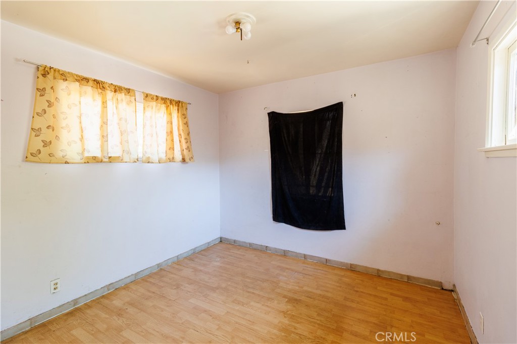 11465 Amboy Ave. Property Photo 8