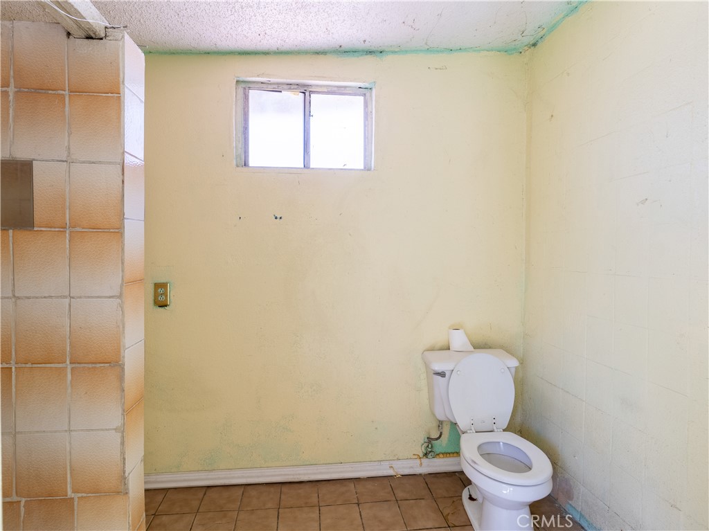 11465 Amboy Ave. Property Photo 9
