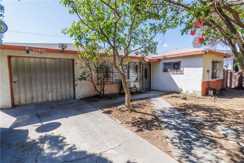 11465 Amboy Ave. Property Photo 11