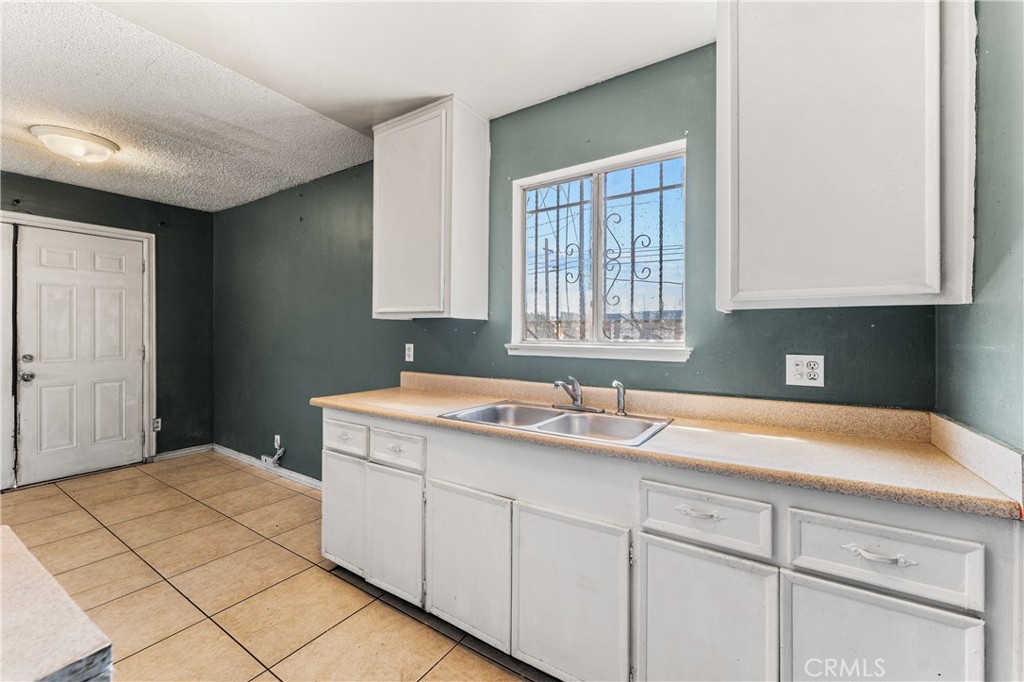 16227 Juniper Property Photo 4