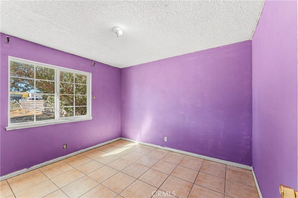 16227 Juniper Property Photo 6