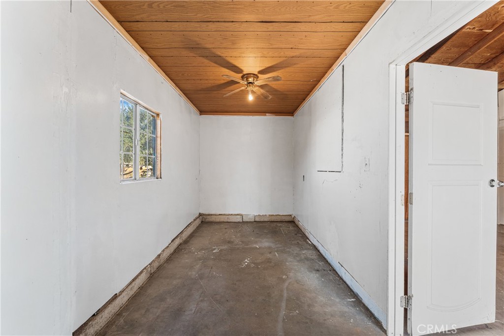 16227 Juniper Property Photo 8