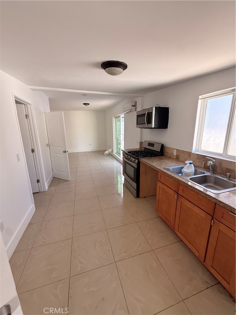 5509 Crebs Avenue Property Photo 3