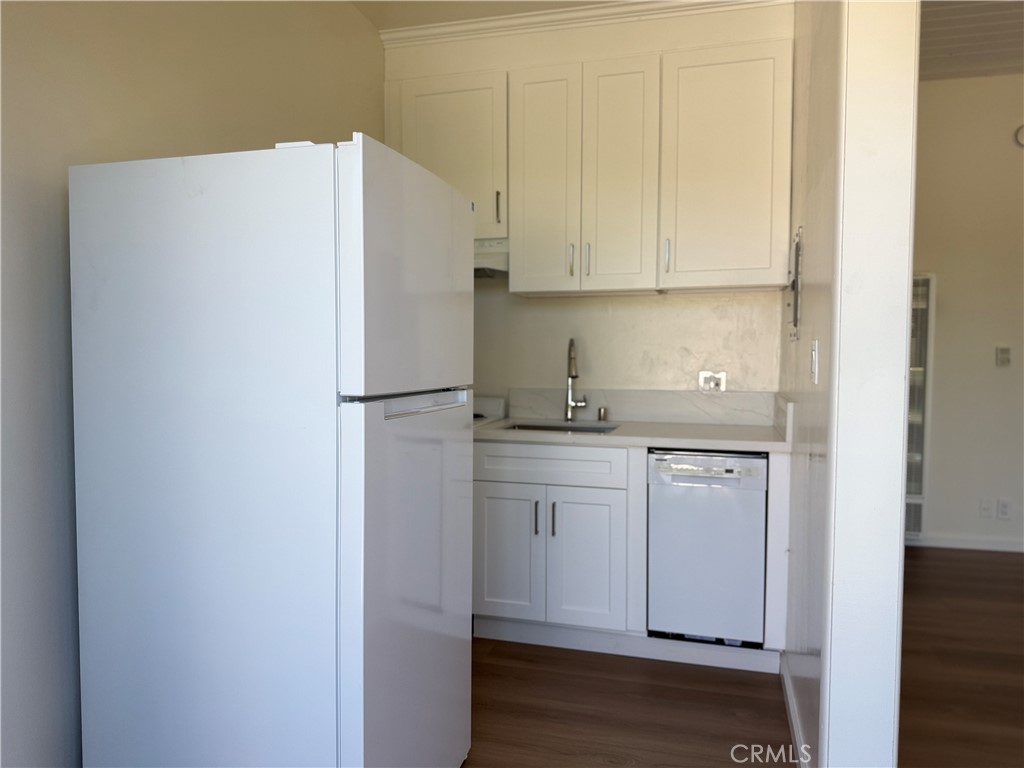13223 Moorpark Street 3 Property Photo 3