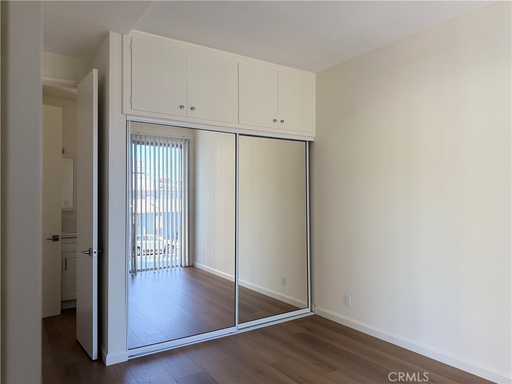 13223 Moorpark Street 3 Property Photo 6