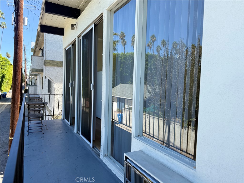 13223 Moorpark Street 3 Property Photo 9