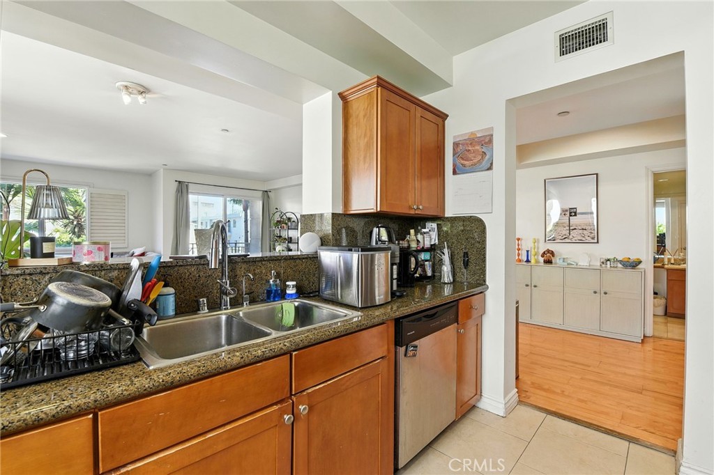 1241 S Westgate Avenue 202 Property Photo 11