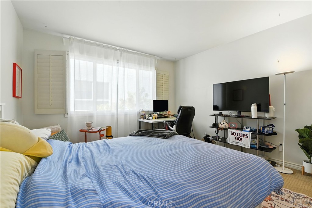1241 S Westgate Avenue 202 Property Photo 15