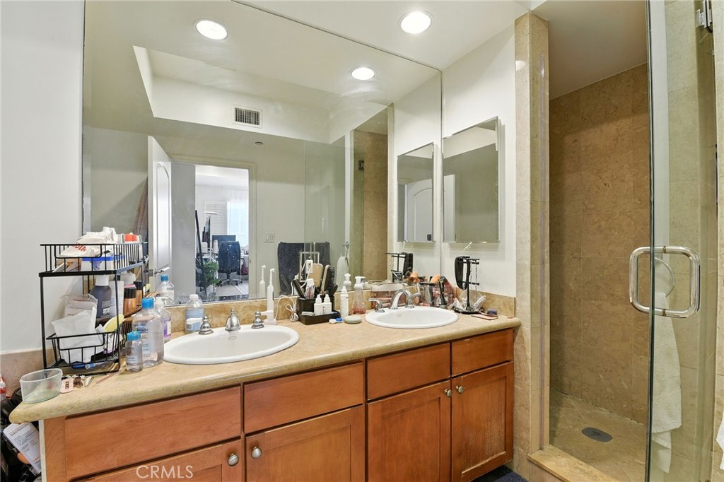1241 S Westgate Avenue 202 Property Photo 17
