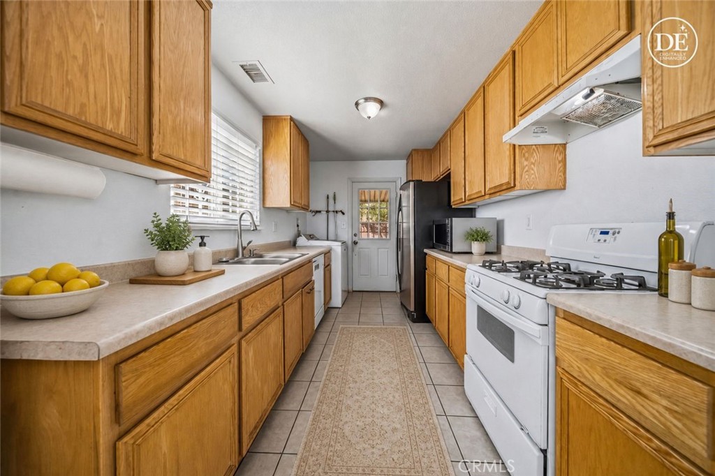 44745 6th E Property Photo 11