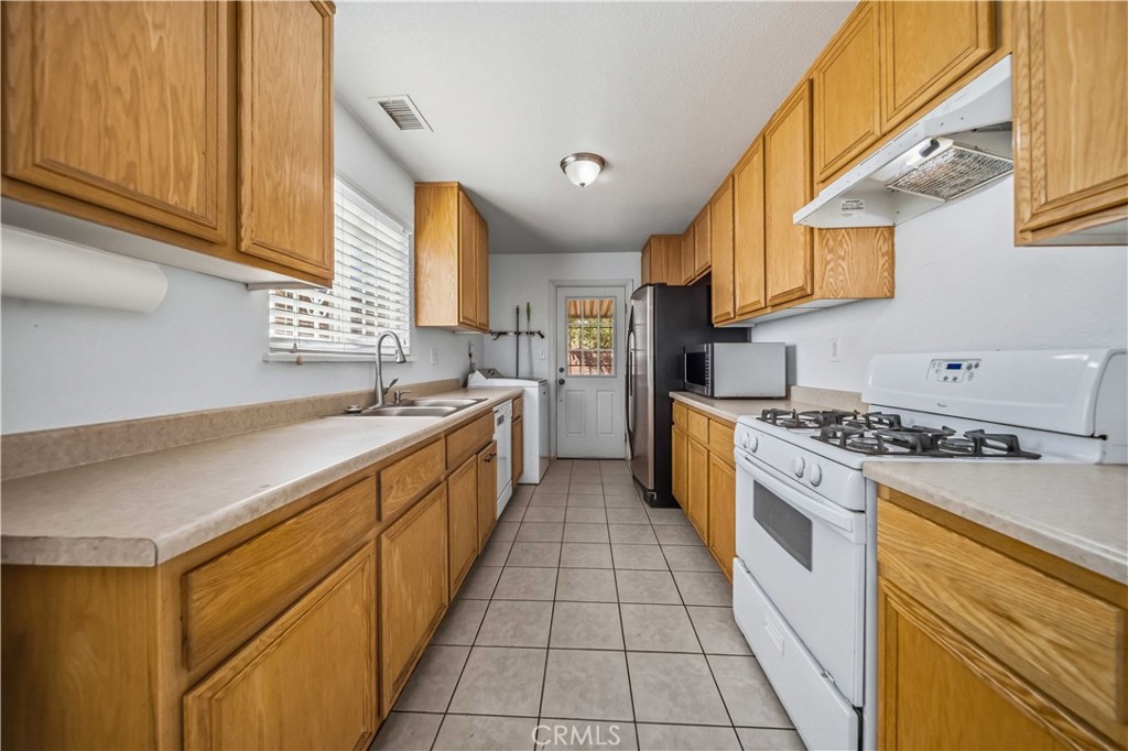 44745 6th E Property Photo 12