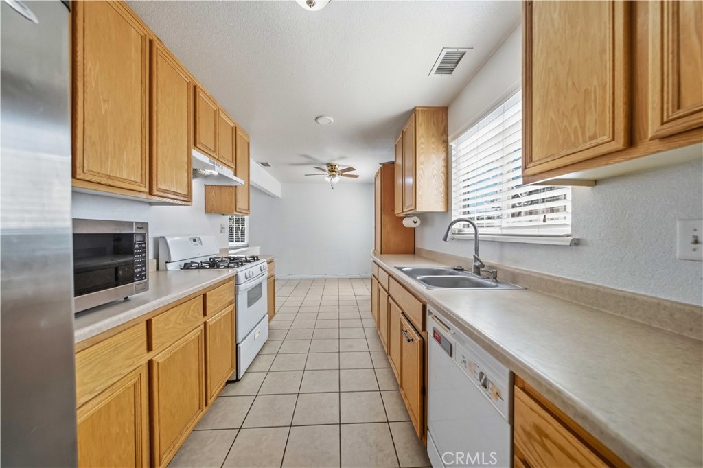 44745 6th E Property Photo 13