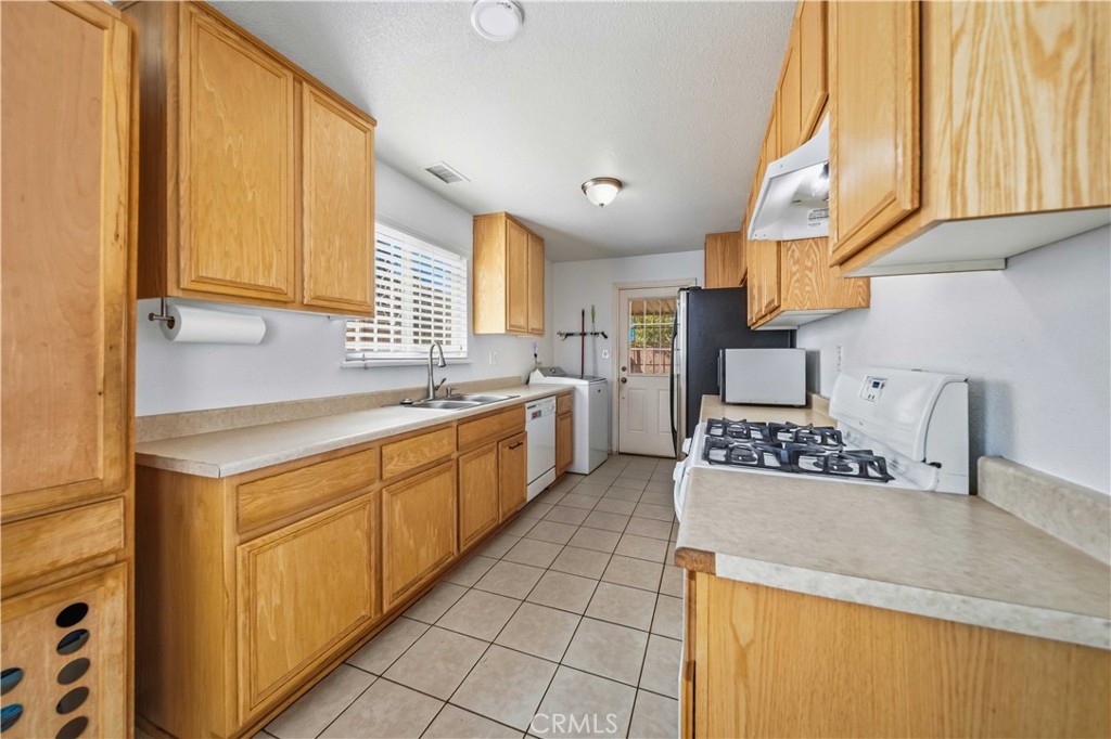 44745 6th E Property Photo 15