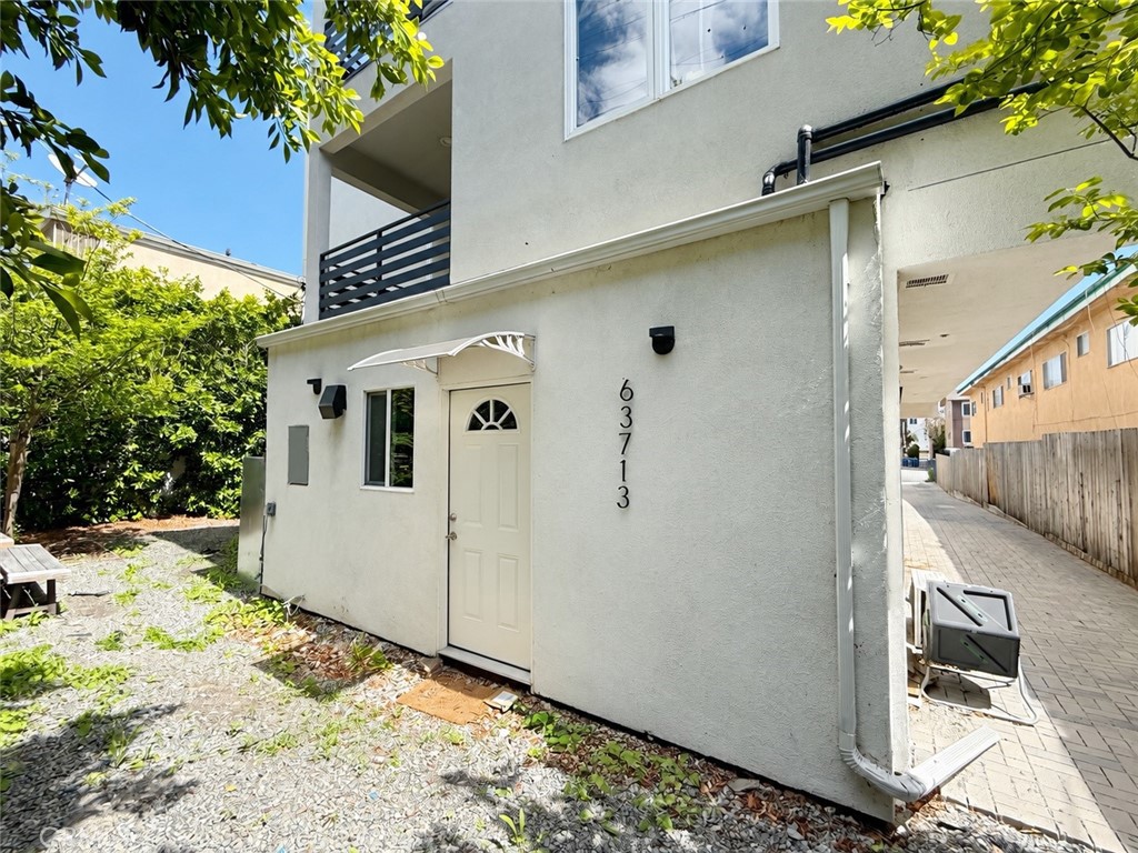 637 635 N Harvard Boulevard 637.33 Property Photo 2