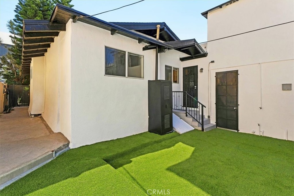 1429 N Bronson Ave Property Photo 19