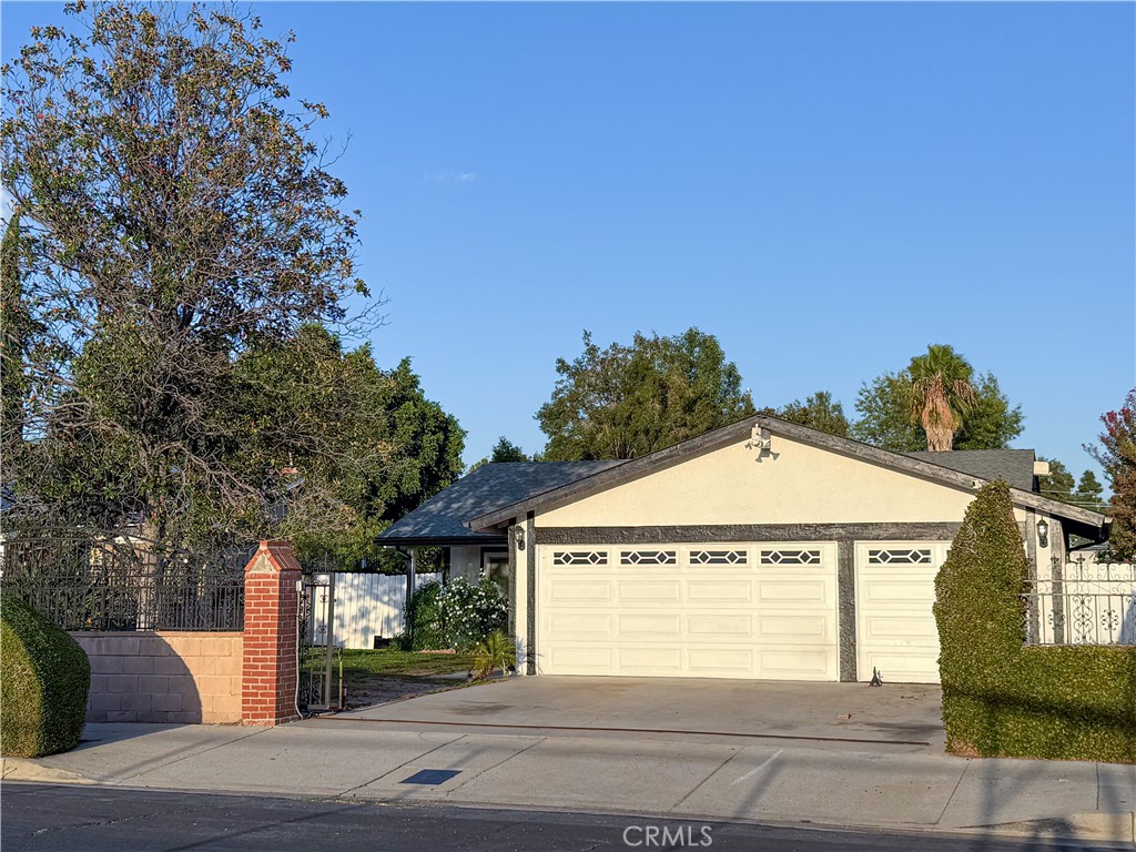 9952 Independence Avenue Property Photo 1