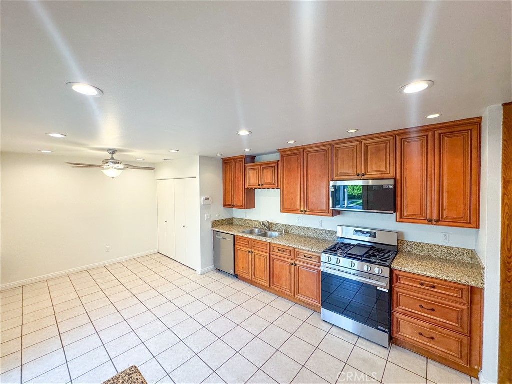 9952 Independence Avenue Property Photo 9