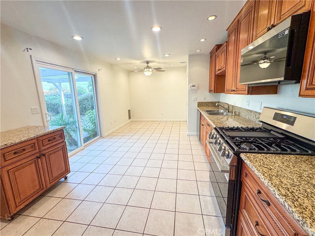 9952 Independence Avenue Property Photo 10