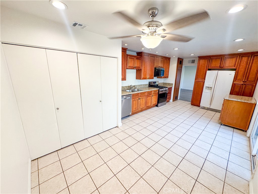 9952 Independence Avenue Property Photo 11