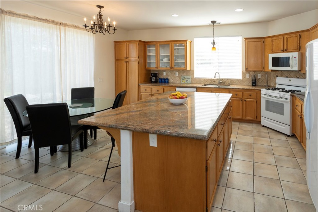 27604 Redwood Way Property Photo 7